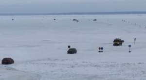 Estonya’nın iki adası arasında buz yolu araç trafiğine açıldı