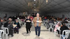 Başkan Çenet, iftar çadırında vatandaşlarla oruç açtı