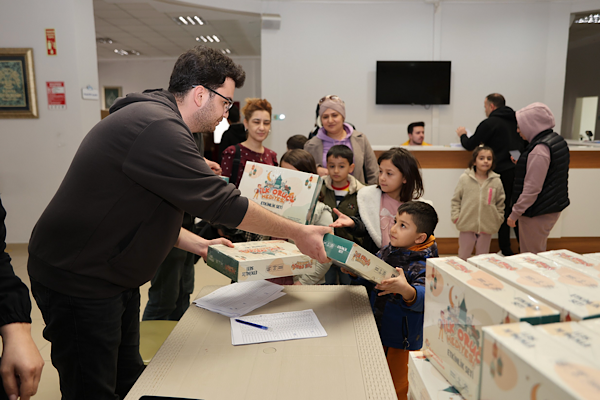 Konya’da 50 bin çocuğa “İlk Oruç” hediyesi Konya’da 50 bin çocuğa “İlk Oruç” hediyesi