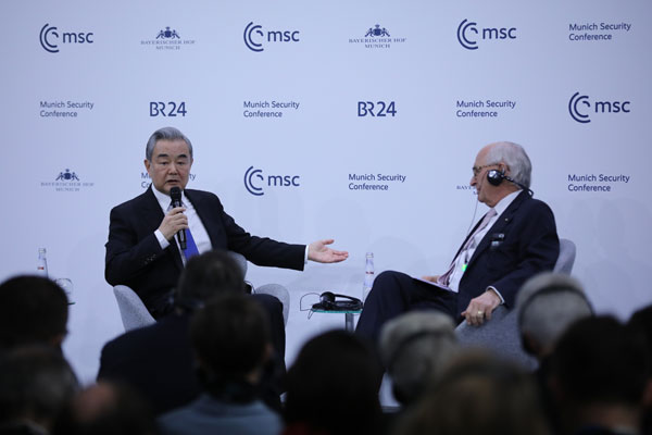 Wang Yi: Japonya’daki tehlikeli eğilimlere karşı dikkatli olunmalı Wang Yi: Japonya’daki tehlikeli eğilimlere karşı dikkatli olunmalı