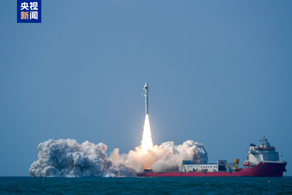 Çin Pakistan’a ait bir uyduyu başarıyla fırlattı