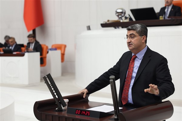 Ekmen: Üye ve seçmen merkezli siyasi partiler yasası şart Ekmen: Üye ve seçmen merkezli siyasi partiler yasası şart