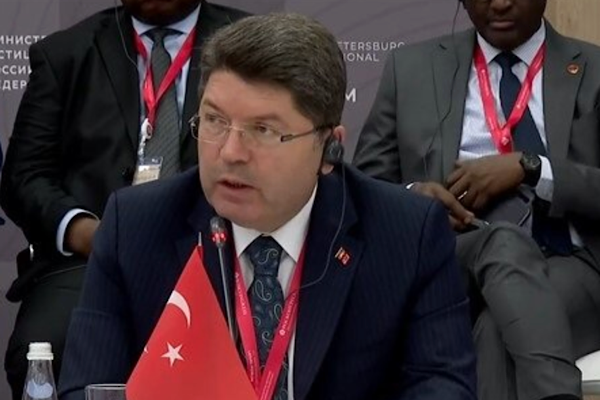 Bakan Tunç: Türkiye Yüzyılı’nı demokratik ve sivil bir anayasa ile inşa etmek istiyoruz Bakan Tunç: Türkiye Yüzyılı’nı demokratik ve sivil bir anayasa ile inşa etmek istiyoruz