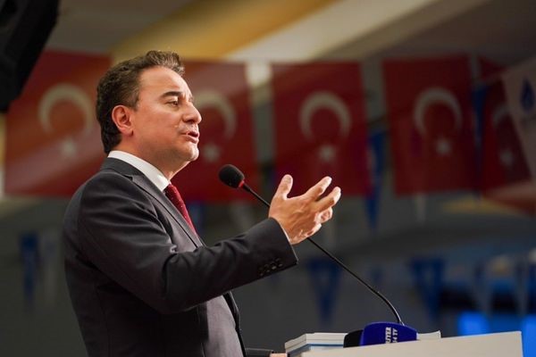 Babacan, Şereflikoçhisarlılar Dayanışma ve Kültür Derneği ile görüştü