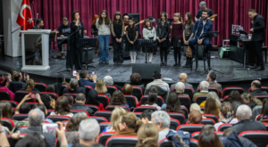 Bornovalı çocuklar, Barış Manço ve Cem Karaca şarkıları seslendirdi