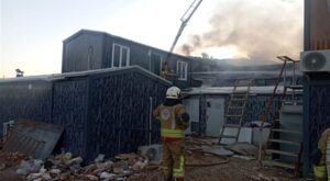 Manisa’da işçi konteynerinde çıkan yangın söndürüldü Manisa’da işçi konteynerinde çıkan yangın söndürüldü