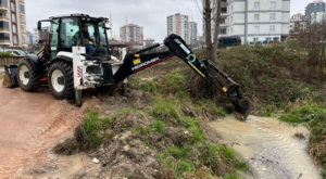 Büyükşehir, su baskını ve taşkını riskine karşı sahada çalışıyor
