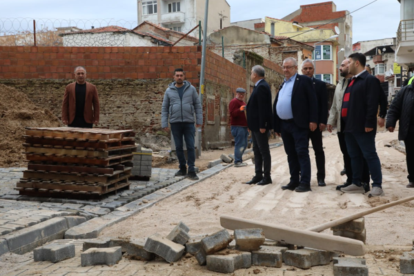 Başkan Ertaş, yol yapım ve onarım çalışmalarını inceledi Başkan Ertaş, yol yapım ve onarım çalışmalarını inceledi