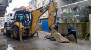 İzmir’de yoğun yağışların ardından birçok noktada ulaşım yeniden sağlandı İzmir’de yoğun yağışların ardından birçok noktada ulaşım yeniden sağlandı