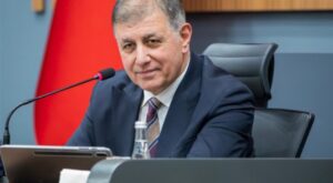 Başkan Tugay’dan Özgür Özel’e ziyaret