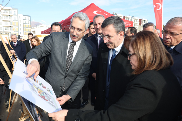 Yılmaz’dan Deprem Anma Müzesi’nin proje alanına ziyaret