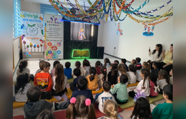 “Rengini Arayan Portakal” miniklerle buluştu “Rengini Arayan Portakal” miniklerle buluştu