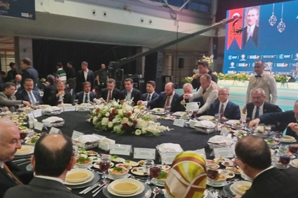 AK Parti Bursa Teşkilatı vefa iftarında buluştu AK Parti Bursa Teşkilatı vefa iftarında buluştu