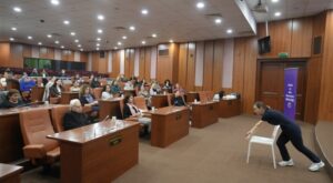 Kartallı kadınlar temel ilk yardım eğitimi aldı Kartallı kadınlar temel ilk yardım eğitimi aldı