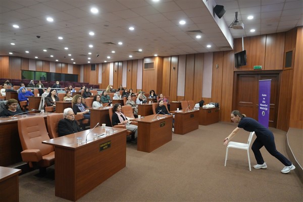 Kartallı kadınlar temel ilk yardım eğitimi aldı Kartallı kadınlar temel ilk yardım eğitimi aldı