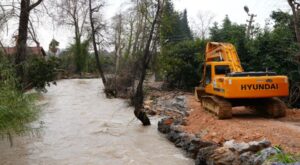 Alanya Belediyesi yağış sonrası çalışmalarını sürdürüyor