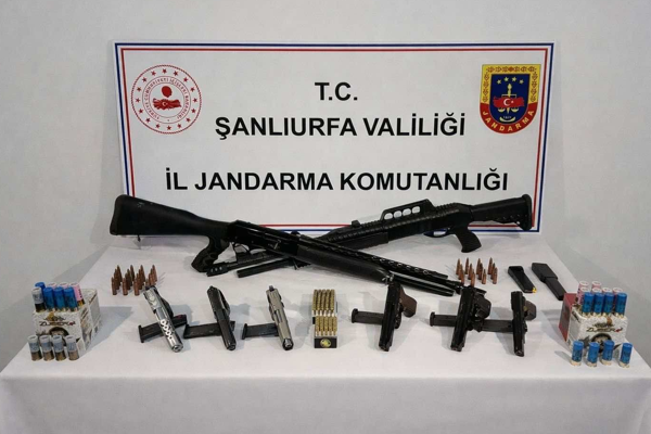 Akçakale’de ruhsatsız silah operasyonu Akçakale’de ruhsatsız silah operasyonu