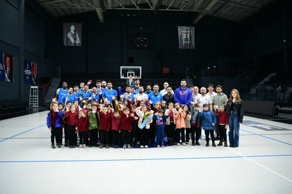 Öğrenciler, Çayırova Belediyesi Basketbol Takımıyla buluştu Öğrenciler, Çayırova Belediyesi Basketbol Takımıyla buluştu