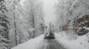 Trabzon’da kar yağışı sonrası yol açma çalışmaları sürüyor Trabzon’da kar yağışı sonrası yol açma çalışmaları sürüyor