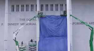 Trump, tadilat için Trump-Kennedy Merkezi’ni kapatıyor