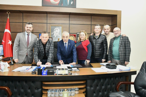 Başkan Özcan: Emek kutsaldır, alın teri değerlidir