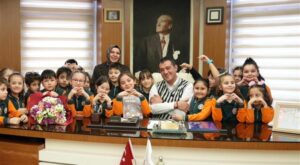 Minik öğrencilerden Başkan Köse’ye ziyaret