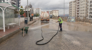 Siirt’te kent genelinde temizlik çalışmaları gerçekleştiriliyor Siirt’te kent genelinde temizlik çalışmaları gerçekleştiriliyor