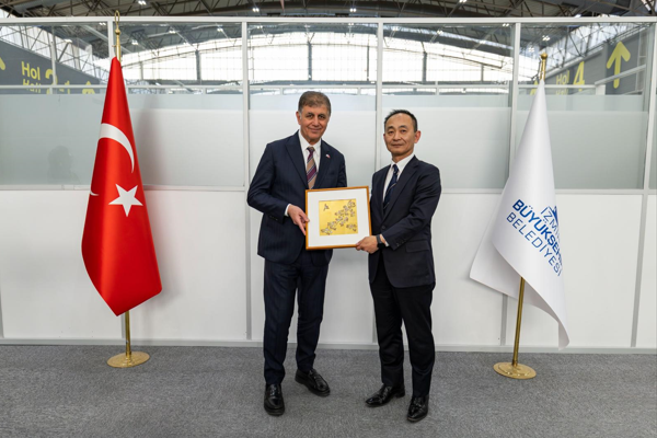 Başkan Tugay, Başkonsolos Ryoji ile bir araya geldi Başkan Tugay, Başkonsolos Ryoji ile bir araya geldi