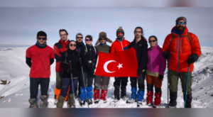 Van’da deprem şehitleri anısına Erek Dağı tırmanışı