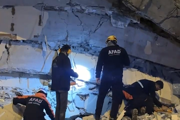 Kaymakam Önder ve Başkan Dönmez sahada incelemelerde bulundu Kaymakam Önder ve Başkan Dönmez sahada incelemelerde bulundu