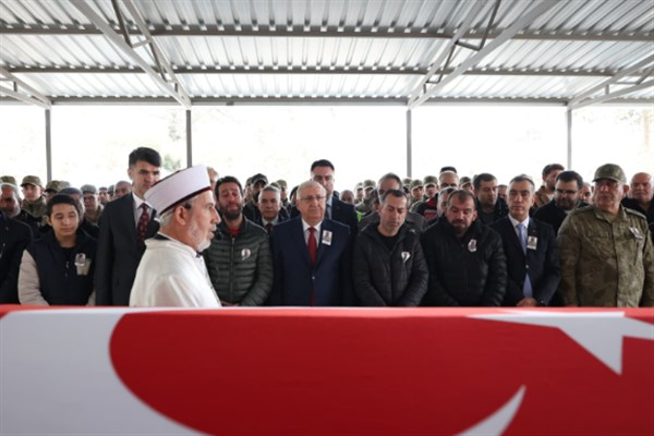 Bakan Yaşar Güler’den Kilis’te cenaze töreni ve esnaf ziyareti Bakan Yaşar Güler’den Kilis’te cenaze töreni ve esnaf ziyareti