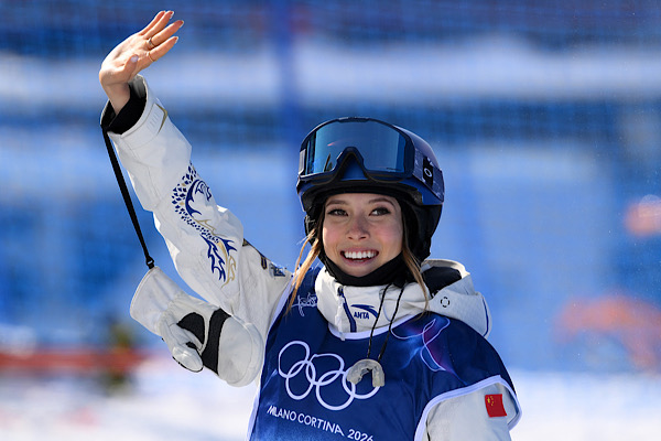 Çinli sporcu Gu Ailing, kadınlar serbest stil kayak Halfpipe’ta altın madalya kazandı Çinli sporcu Gu Ailing, kadınlar serbest stil kayak Halfpipe’ta altın madalya kazandı