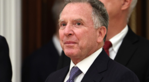 Witkoff, USS Abraham Lincoln gemisinde görev yapan denizcilerle buluştu