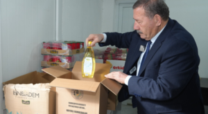 Milas Belediyesi gıda kolisi dağıtımlarını sürdürüyor