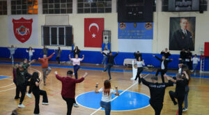 Zeybek Kursları’nda 4. Dönem tamamlandı Zeybek Kursları’nda 4. Dönem tamamlandı