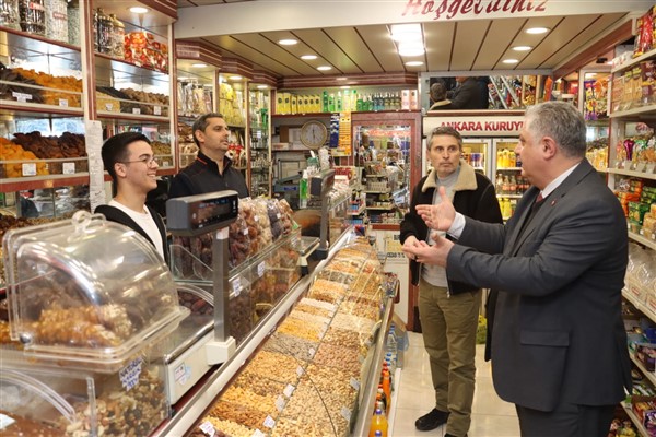 Başkan Gürel, iftar öncesi esnaf ziyaretinde bulundu Başkan Gürel, iftar öncesi esnaf ziyaretinde bulundu