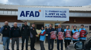 Diyarbakır’da öğrencilerden Gazze için 50 bin TL’lik bağış Diyarbakır’da öğrencilerden Gazze için 50 bin TL’lik bağış