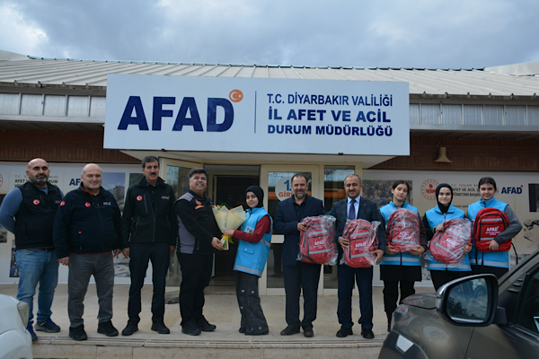 Diyarbakır’da öğrencilerden Gazze için 50 bin TL’lik bağış Diyarbakır’da öğrencilerden Gazze için 50 bin TL’lik bağış