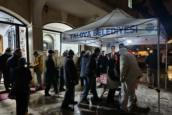 Yalova’da Berat Kandili ikramı Yalova’da Berat Kandili ikramı