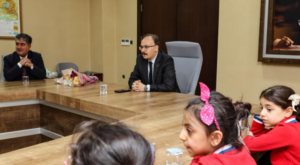 Vali Kızılkaya, öğrencilerle bir araya geldi