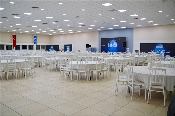 Aliağa’da Ramazan sofraları kuruluyor Aliağa’da Ramazan sofraları kuruluyor