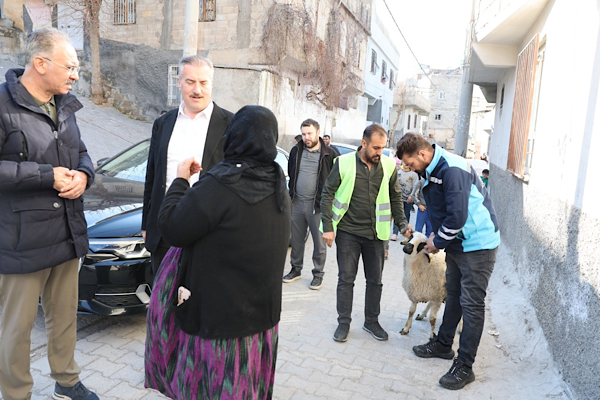 Eyyübiye’de Ramazan’da ihtiyaç sahiplerini ziyaret ediliyor Eyyübiye’de Ramazan’da ihtiyaç sahiplerini ziyaret ediliyor