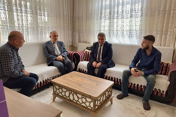 Vali Erol, evde sağlık hizmeti alan vatandaşları ziyaret etti