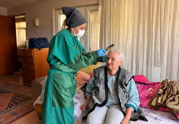 Karabük Belediyesi, evde bakım hizmetlerine devam ediyor