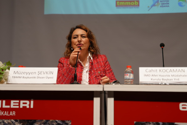 Başkan Kozay: Deprem gerçeğiyle yaşamayı öğrenmeliyiz Başkan Kozay: Deprem gerçeğiyle yaşamayı öğrenmeliyiz