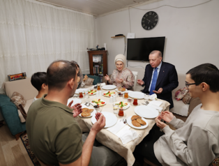 Cumhurbaşkanı Erdoğan, Kayacık ailesiyle iftar yaptı