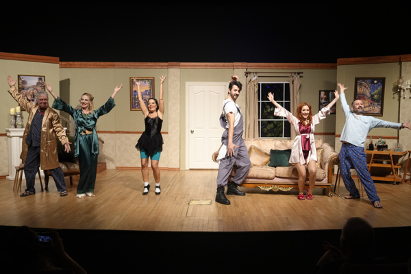 “Altı Kişiye Pijama” oyunu Kartal’da sahnelendi “Altı Kişiye Pijama” oyunu Kartal’da sahnelendi