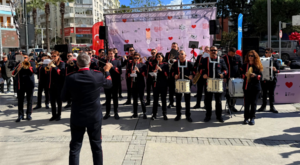 İzmir’de Sevgililer Günü “Aşkın Melodileri” etkinliği ile kutlandı