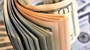 Dolar endeksi tatil nedeniyle 97’nin altında yatay seyretti