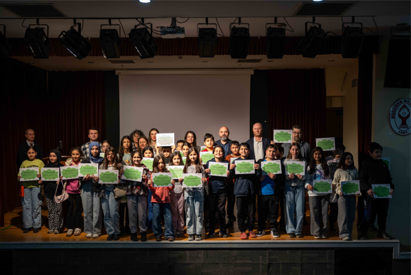 Bornova’da 179 genç sertifikalarını aldı Bornova’da 179 genç sertifikalarını aldı